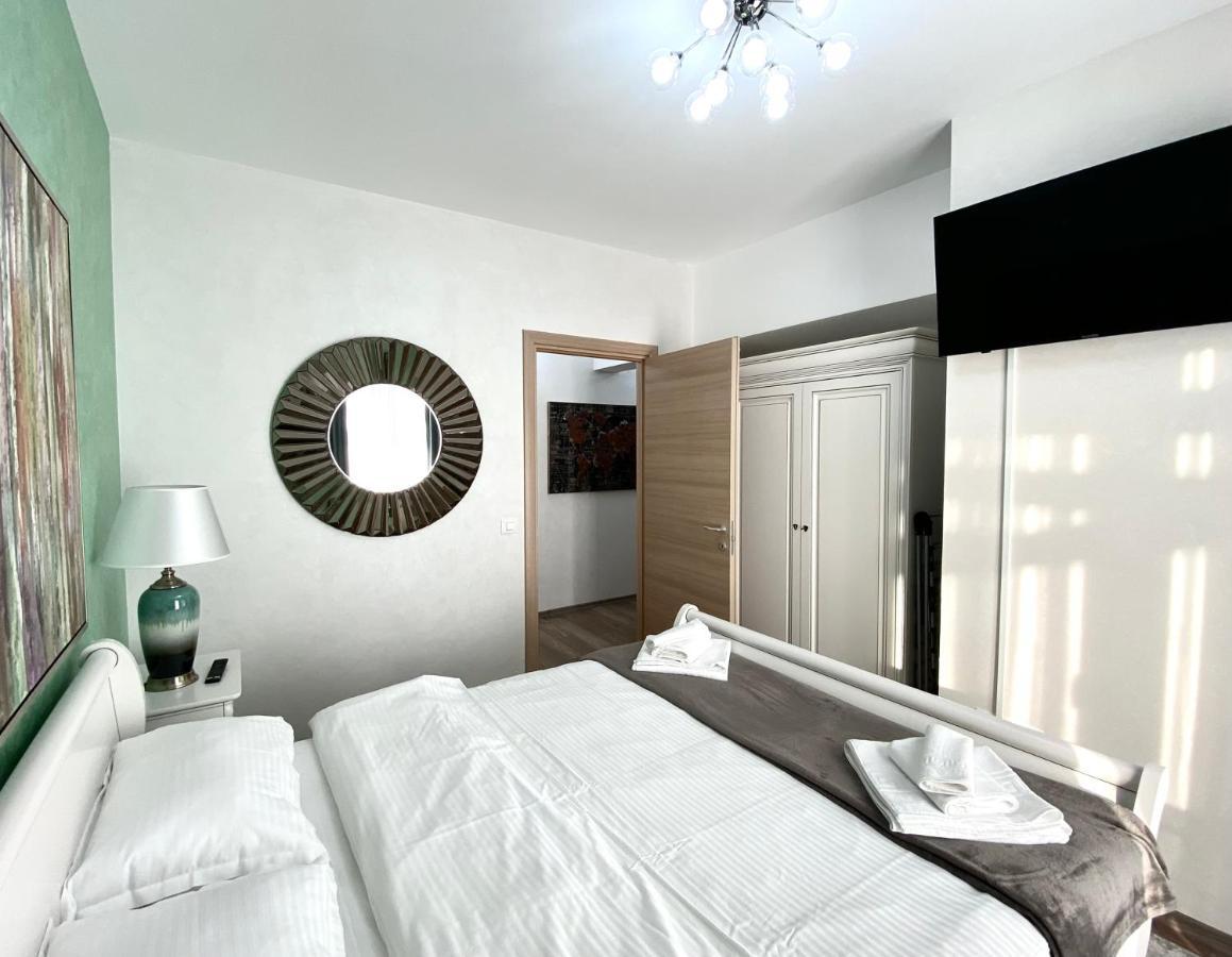 Апартаменты White Dream Penthouse With Jacuzzi Брашов Экстерьер фото
