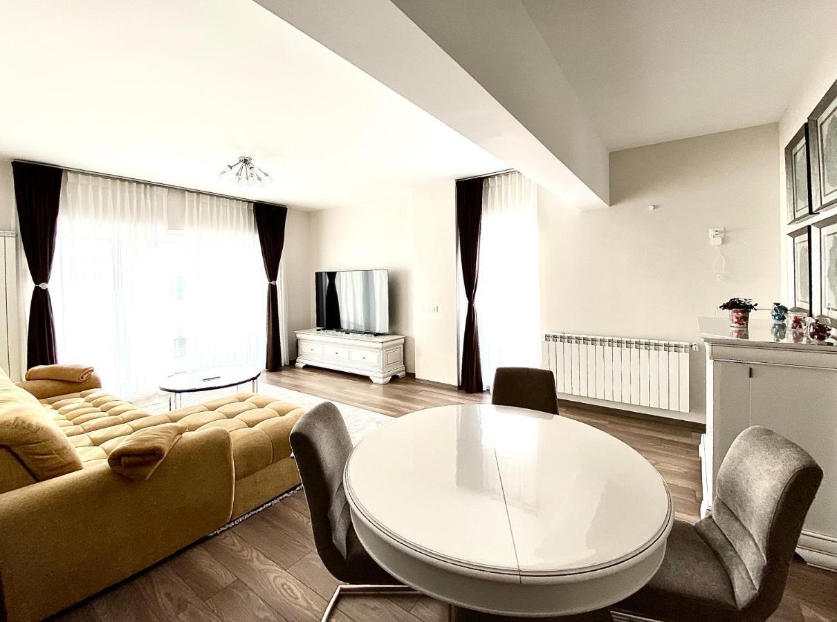Апартаменты White Dream Penthouse With Jacuzzi Брашов Экстерьер фото